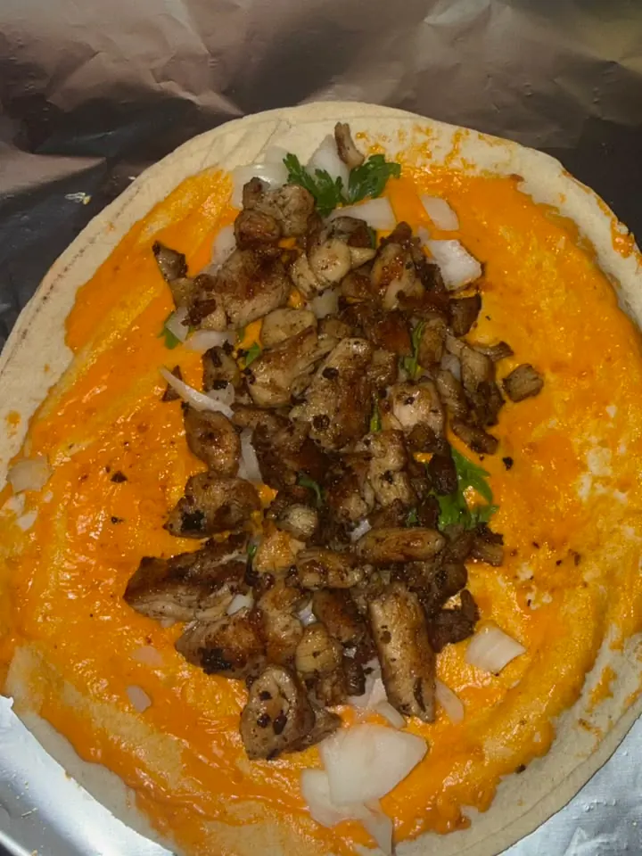 Poulet grillé, sauce fromagère